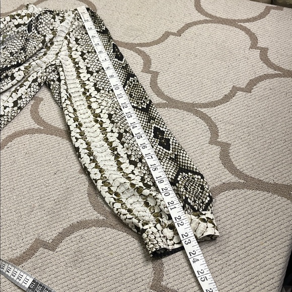 J. Crew Drapey tie-neck top in snakeskin print long sleeve blouse, size 8 - Picture 8 of 11